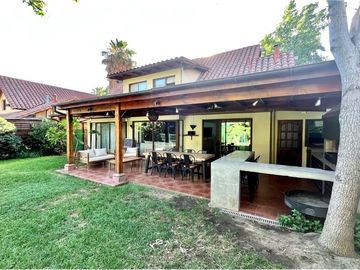 Casa en condominio, 4D y 3B + servicios