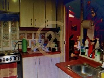 Se vende excelente casa independiente, Los Pinos.