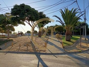 Se vende excelente casa independiente, Los Pinos.