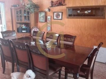 Se vende excelente casa independiente, Los Pinos.