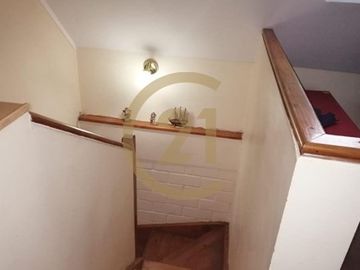 Se vende excelente casa independiente, Los Pinos.