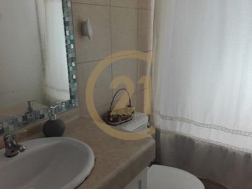Se vende excelente casa independiente, Los Pinos.