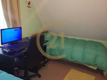 Se vende excelente casa independiente, Los Pinos.