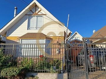 Se vende excelente casa independiente, Los Pinos.