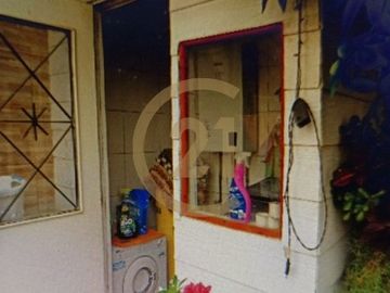 Se vende excelente casa independiente, Los Pinos.