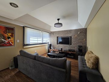 Excelente Casa de 5 Ambientes de 3 Plantas - Patio/Parrilla - Terraza