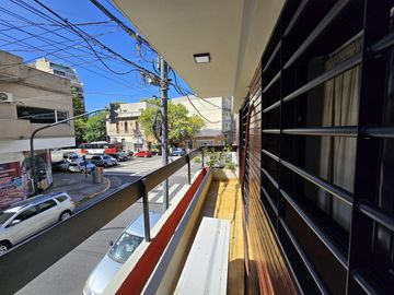 Excelente Casa de 5 Ambientes de 3 Plantas - Patio/Parrilla - Terraza