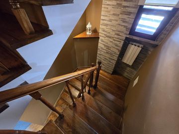 Excelente Casa de 5 Ambientes de 3 Plantas - Patio/Parrilla - Terraza