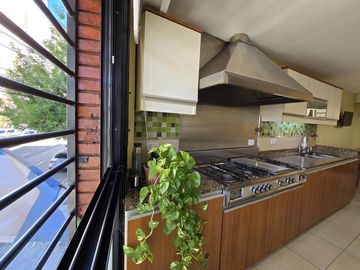 Excelente Casa de 5 Ambientes de 3 Plantas - Patio/Parrilla - Terraza