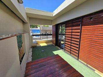Excelente Casa de 5 Ambientes de 3 Plantas - Patio/Parrilla - Terraza