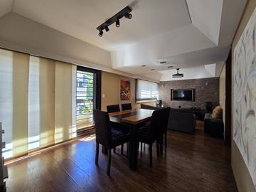 Excelente Casa de 5 Ambientes de 3 Plantas - Patio/Parrilla - Terraza