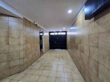 Excelente Casa de 5 Ambientes de 3 Plantas - Patio/Parrilla - Terraza