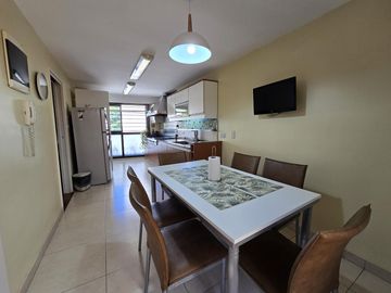 Excelente Casa de 5 Ambientes de 3 Plantas - Patio/Parrilla - Terraza