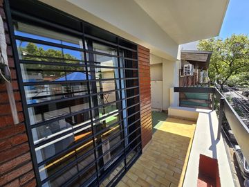 Excelente Casa de 5 Ambientes de 3 Plantas - Patio/Parrilla - Terraza