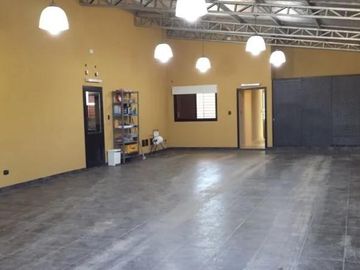 Casa en venta - 4 dormitorios 3 baños - 3.6 Ha- La Plata