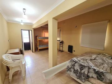 Casa en venta - 4 dormitorios 3 baños - 3.6 Ha- La Plata