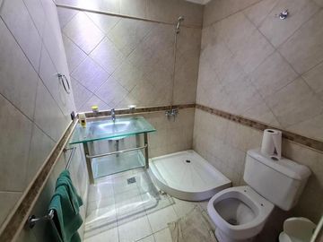 Casa en venta - 4 dormitorios 3 baños - 3.6 Ha- La Plata