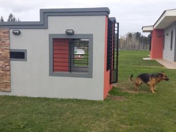 Casa en venta - 4 dormitorios 3 baños - 3.6 Ha- La Plata