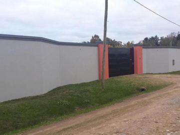 Casa en venta - 4 dormitorios 3 baños - 3.6 Ha- La Plata