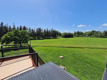 Casa en venta - 4 dormitorios 3 baños - 3.6 Ha- La Plata