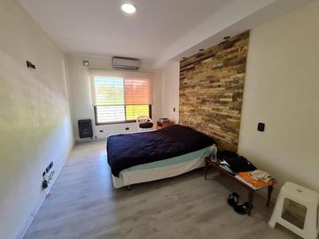 Casa en venta - 4 dormitorios 3 baños - 3.6 Ha- La Plata