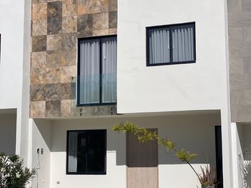 VENTA CASA EN LOMAS DE ANGELOPOLIS, PUEBLA