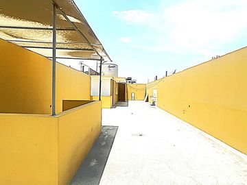 Casa en Venta de 4 pisos - Los Olivos