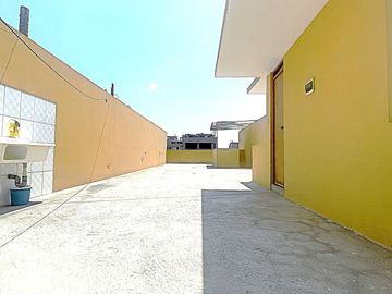 Casa en Venta de 4 pisos - Los Olivos