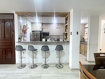 Casa en Venta de 4 pisos - Los Olivos