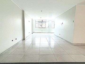Casa en Venta de 4 pisos - Los Olivos