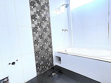Casa en Venta de 4 pisos - Los Olivos