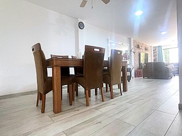 Casa en Venta de 4 pisos - Los Olivos