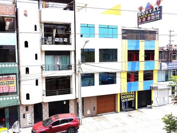 Casa en Venta de 4 pisos - Los Olivos