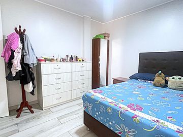 Casa en Venta de 4 pisos - Los Olivos