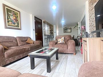 Casa en Venta de 4 pisos - Los Olivos