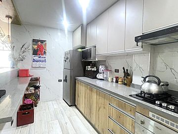 Casa en Venta de 4 pisos - Los Olivos