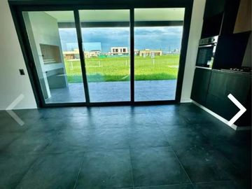 Casa en venta - 4 Dormitorios 3 Baños - Cochera - 190Mts2 - Canning