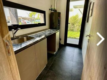 Casa en venta - 4 Dormitorios 3 Baños - Cochera - 190Mts2 - Canning
