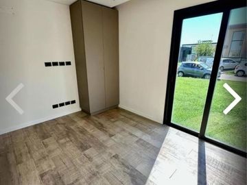 Casa en venta - 4 Dormitorios 3 Baños - Cochera - 190Mts2 - Canning