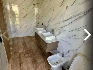 Casa en venta - 4 Dormitorios 3 Baños - Cochera - 190Mts2 - Canning
