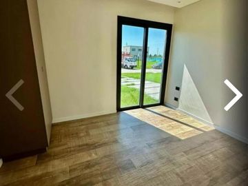 Casa en venta - 4 Dormitorios 3 Baños - Cochera - 190Mts2 - Canning
