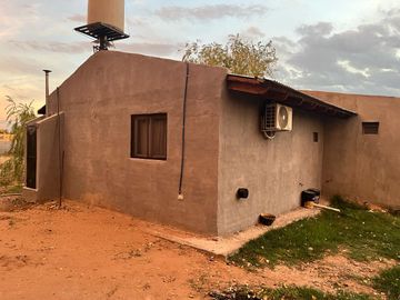VENTA DE CASA EN PLOTTIER B° LAS BRISAS, 3 HABITACIONES