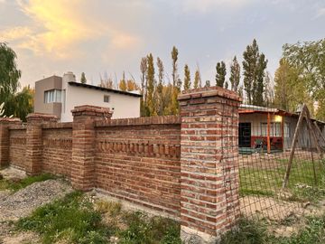 VENTA DE CASA EN PLOTTIER B° LAS BRISAS, 3 HABITACIONES