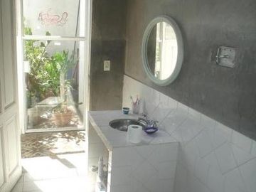 PH de 5 ambientes con terraza y entrada independiente.