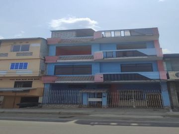 HERMOSA CASA MULTIFAMILAIR DE 4 PLANTAS EN LOMAS DE SARGENTILLO