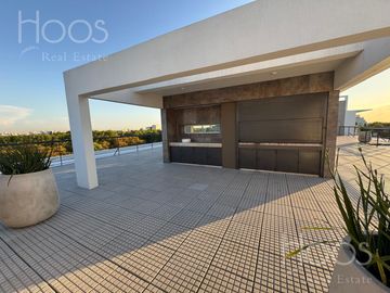 Departamento en duplex super luminoso c/ cochera pileta su parrilla