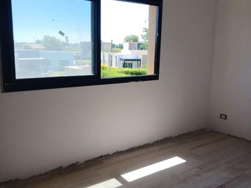 CASA EN VENTA A ESTRENAR - HARAS SANTA MARIA