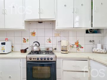 VENTA CASA DE CINCO DORMITORIOS CON QUINCHO, TERRAZA Y COCHERA EN ABASTO