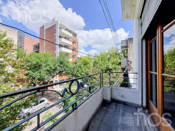 VENTA CASA DE CINCO DORMITORIOS CON QUINCHO, TERRAZA Y COCHERA EN ABASTO