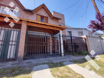 En Venta Dúplex 3 Dormitorios Barrio Santa Genoveva, Pilcomayo 767 Neuquén Capital -